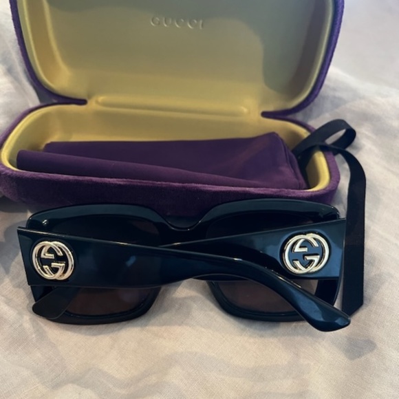 Gucci Wide High Bridge fit - like new